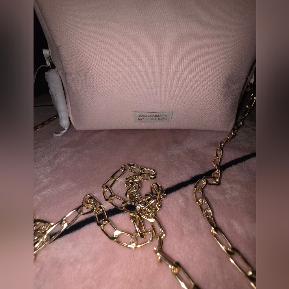 Dolce & Gabbana Light Pink Crossbody. Beautiful Zipper Pull. Lots Of Room